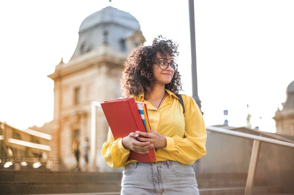 Como Estudar no Trabalho? Benefícios e Dicas 1 Como Estudar no Trabalho